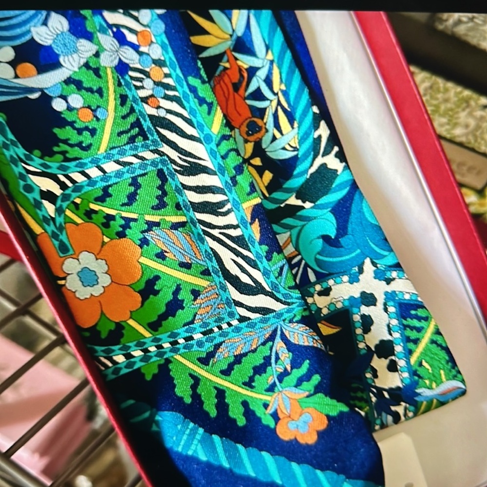 Salvatore Ferragamo Jungle silk 2 sided twill scarf - Picture 3 of 8